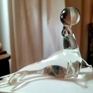 SIGNED FRANCO BOTTARO ITALIAN MURANO GLASS SEA LION WITH BALL ON NOSE SCULPTURE